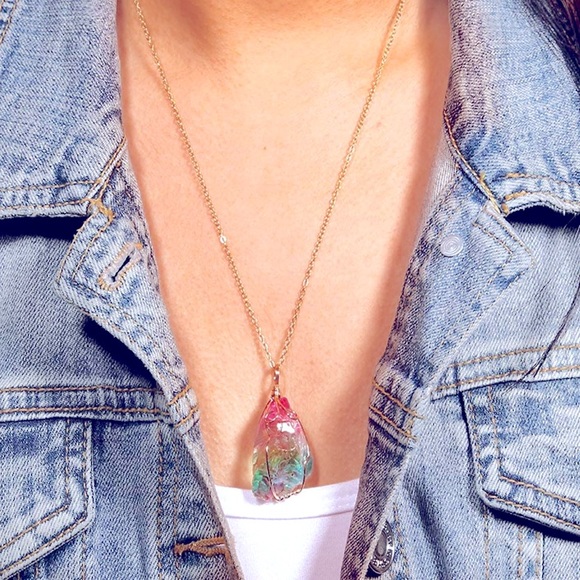 Rainbow Quartz Crystal necklace - Picture 6 of 7